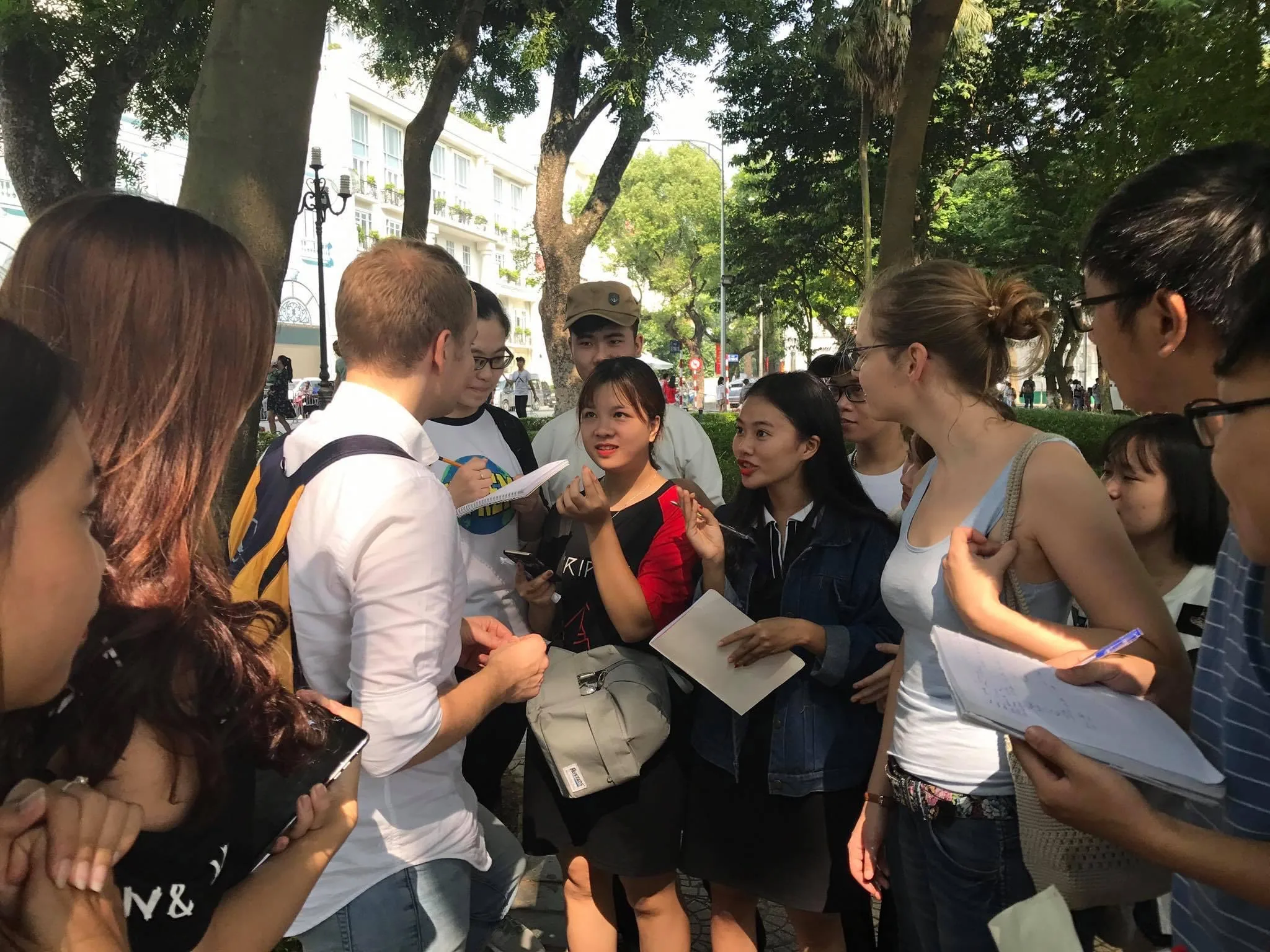 Trải nghiệm đầy thú vị của học viên tại phố đi bộ Hà Nội